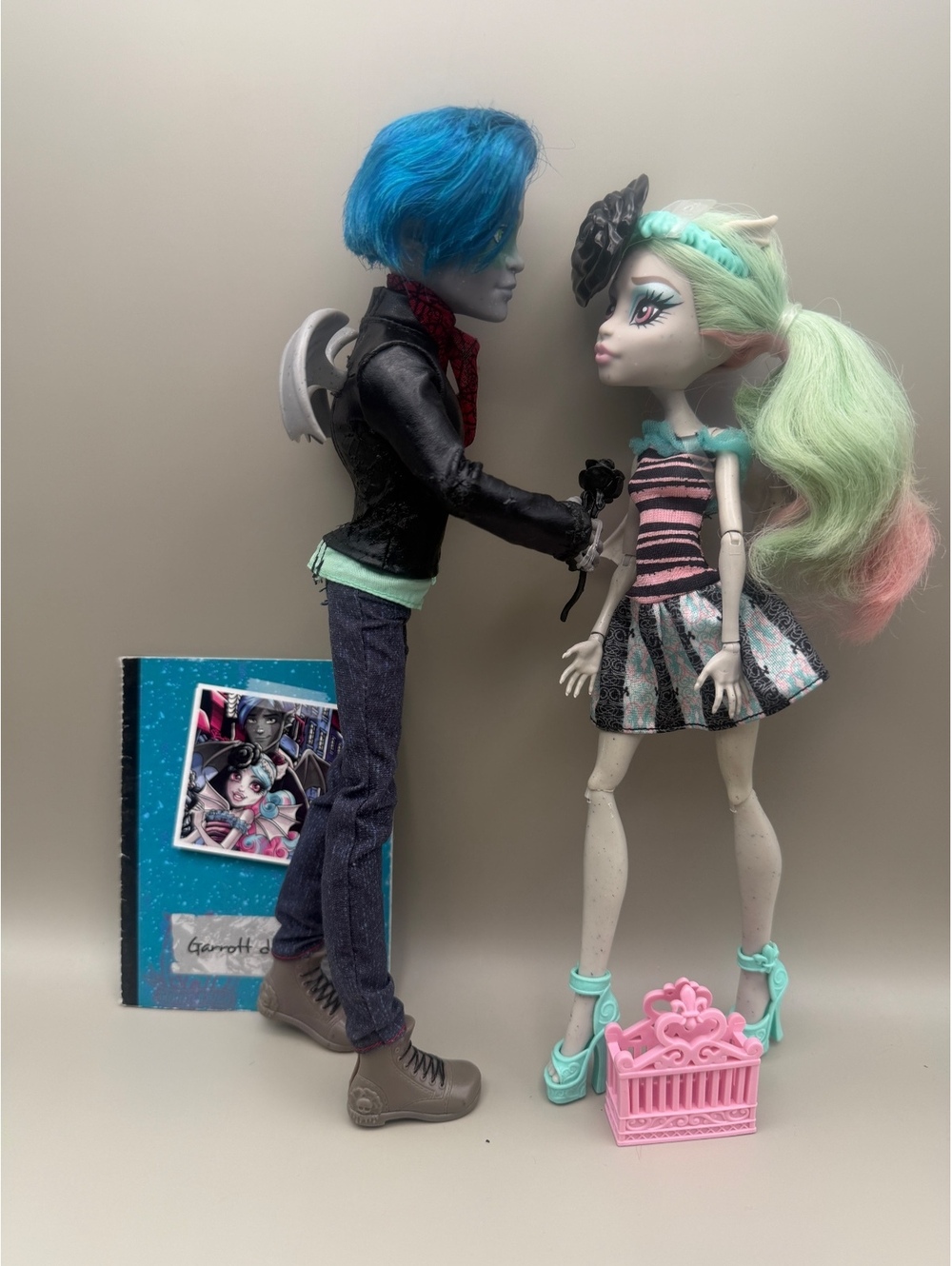 Monster High Rochelle Goyle & Garrott du Roque Love in Scaris Dolls